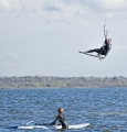 Sportfotos-Sprung-springender-Kite-Surfing-Surfer-Surfsport-Sport-Wassersport-Steinhuder-Meer-Naturpark-A_NIK2144-1
