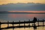 Landschaftsfotos-Naturfotos-Steg-Bootssteg-Paar-sitzendes-Bootssteg-Steg-Silhouette-Abendstimmung-Abendrot-Steinhude-Steinhuder Meer-Naturpark-Landschaft-AXO1I9285-1