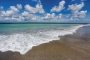 landschaft-Strand-Welle-blauer-himmel-weisse wolken-Helgoland-G_O1I1054
