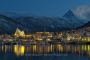 landschaft-panorama-Norwegen-tromsoe-eismeer-kathedrale-kirche-nacht-aufnahme-blaue-stunde-erleuchtet-angestrahlt-C_NIK_3965a Kopie
